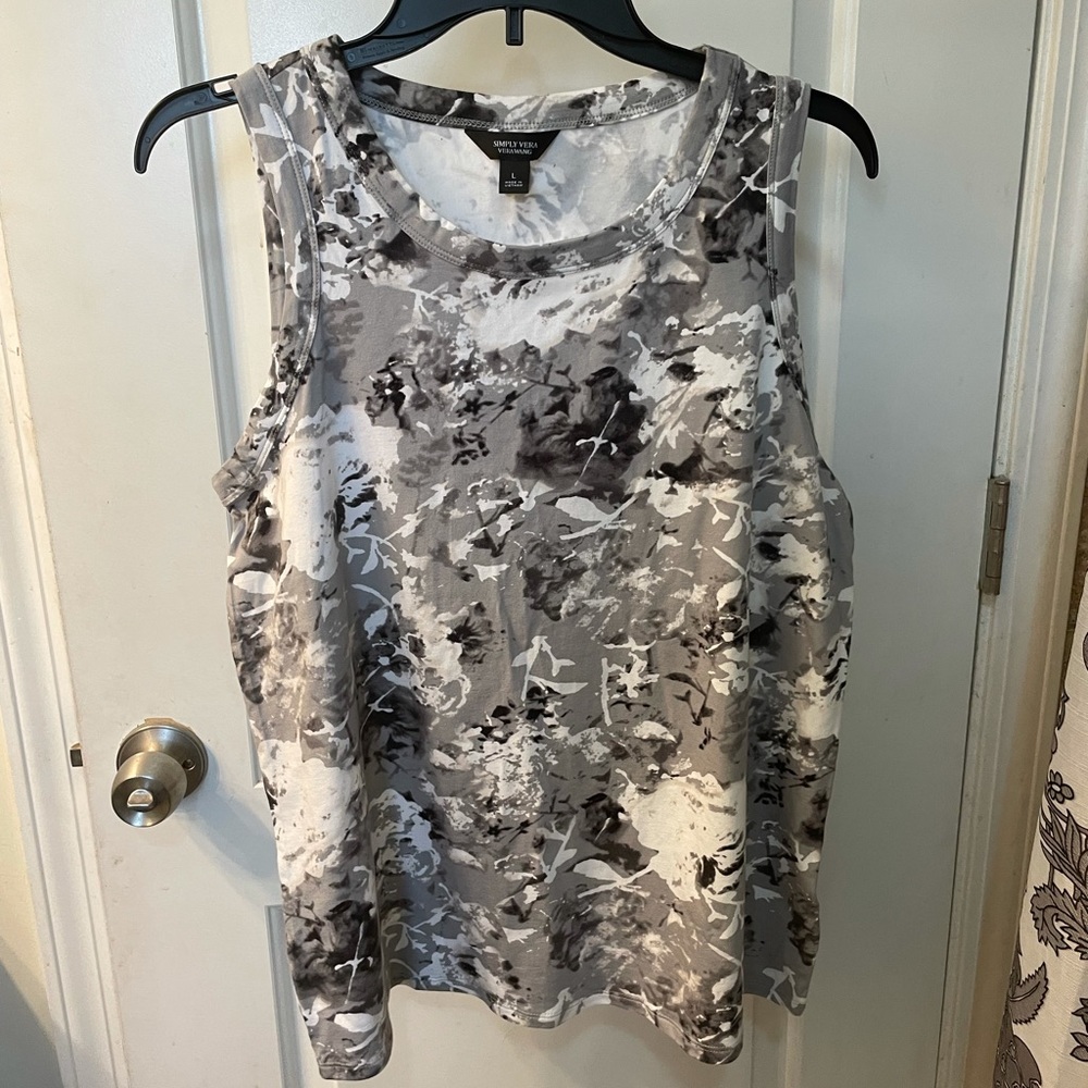 NWOT Simply Vera sleeveless top